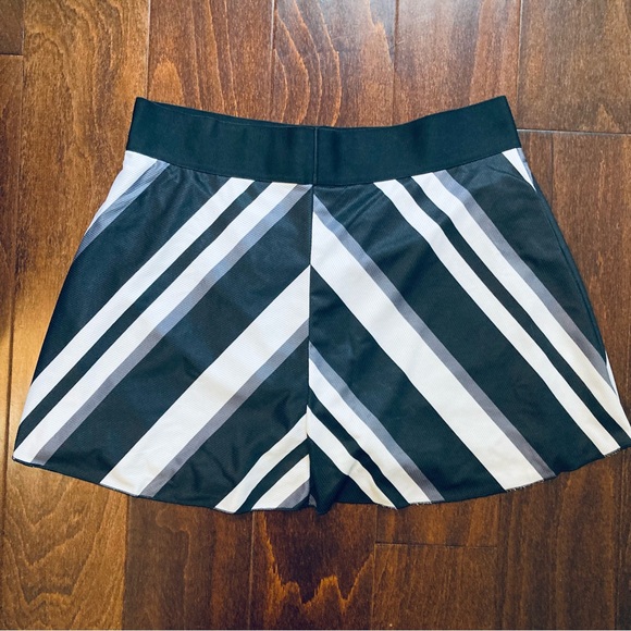 Nike Women's New Tennis Pickleball Black White Striped Skirt Skort Large tall - Picture 2 of 12